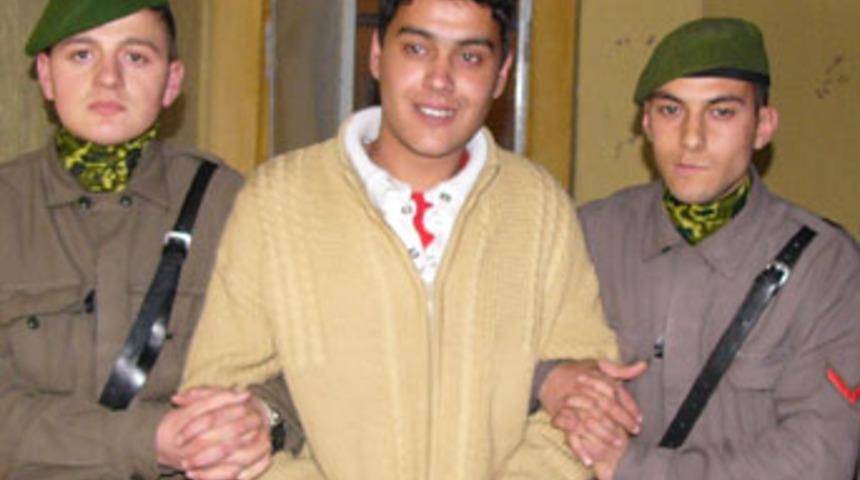 Karısının &ccedil;enesini kırınca tecav&uuml;zden tutuklandı