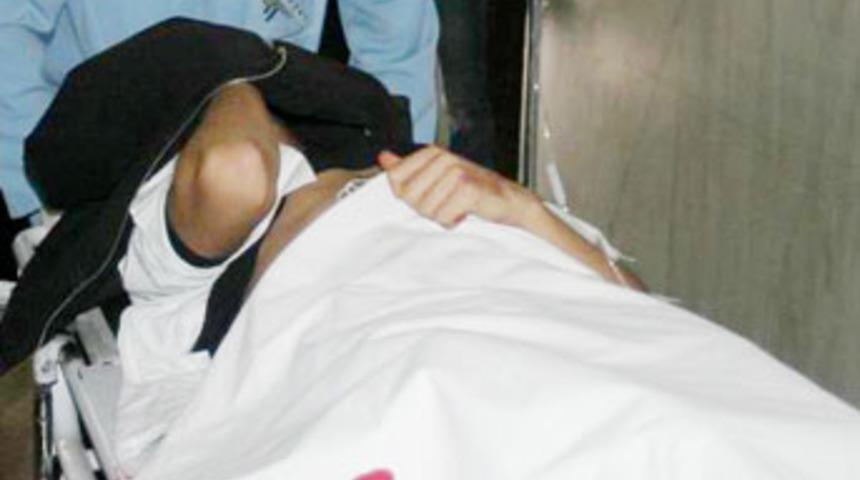 Lise &ouml;ğrencisi okul &ouml;n&uuml;nde bı&ccedil;aklandı