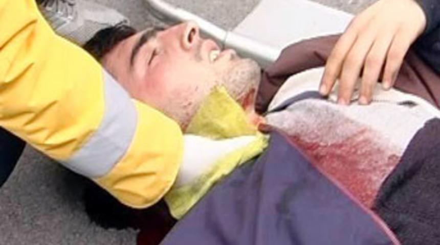 Boğazını kesip otomobilden attılar