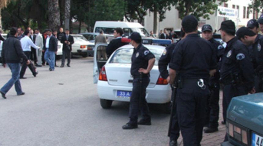 İstanbul Adliyesi'nde kavga: 1 &ouml;l&uuml;