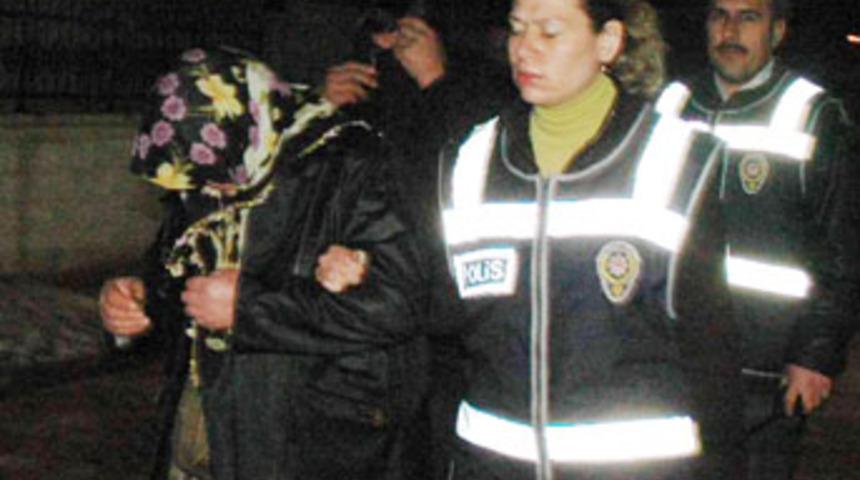 Kızlarını d&ouml;vd&uuml;rmek i&ccedil;in adam tuttu