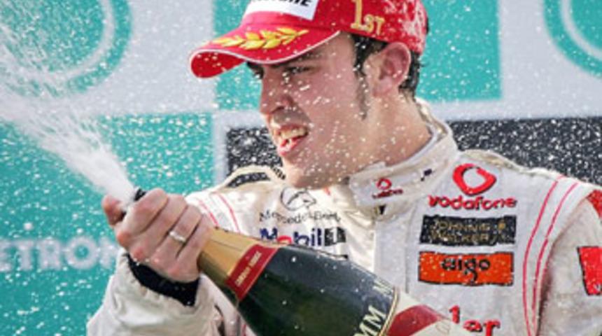 Schumacher yarış dışı kaldı