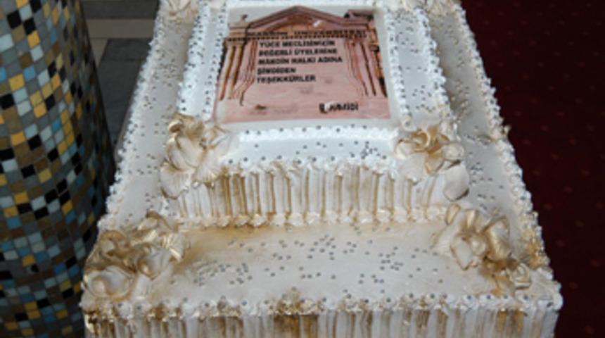 TBMM'de pastalı '&uuml;niversite' kutlaması