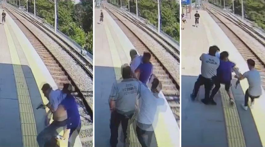 Marmaray'da korku dolu anlar! 3 yıl önce kavga ettiği kişiyi karşısında görünce ortalığı birbirine kattı