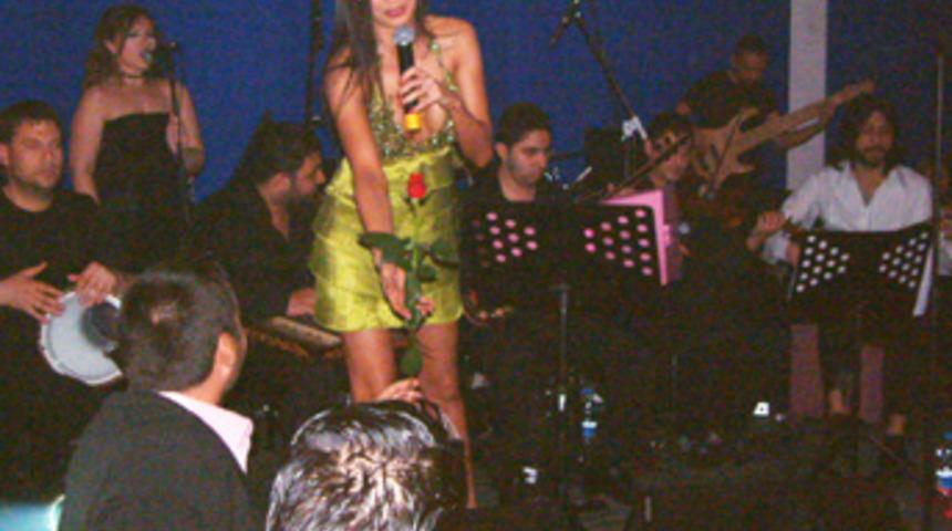 Asuman Krause y&uuml;rek hoplattı