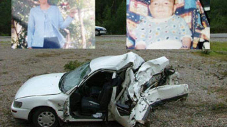 Hamile anne ile 2 yaşındaki oğlu kazada &ouml;ld&uuml;