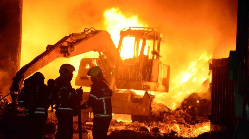 Kimyasal atık yangını yaklaşık 3 saatte kontrol altına alındı