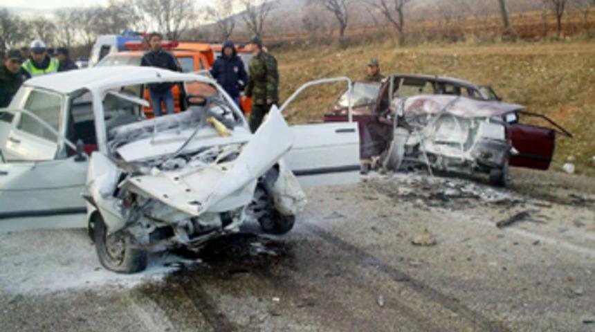 Adıyaman'da korkun&ccedil; kaza: 2 &ouml;l&uuml;, 9 yaralı