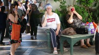 Adana'da 5.5 büyüklüğünde deprem! Vatandaşlar paniğe kapıldı, kimi valizlerini kimileri de sadece bebeklerini alıp dışarı çıktı