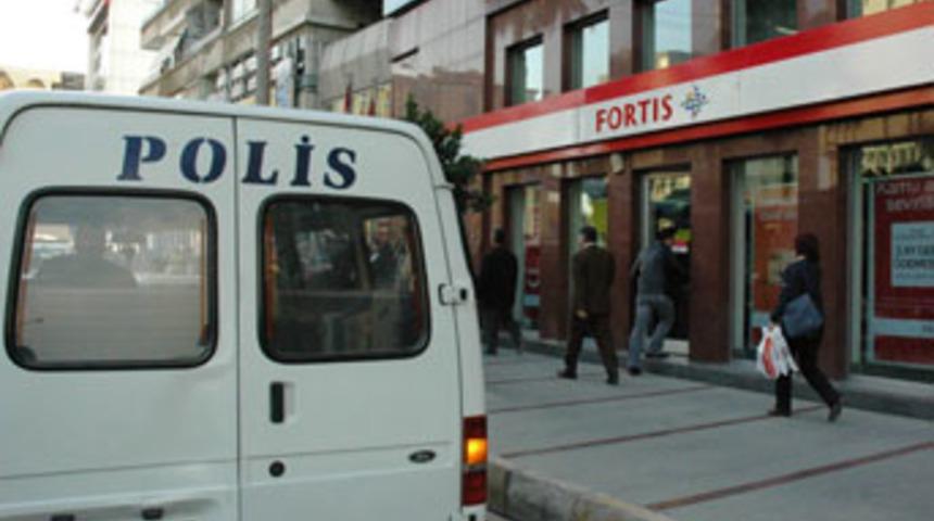Vezne g&ouml;revlisi paralarla kayıplara karıştı
