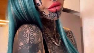 Dövme modeli Amber Luke’u kimse durduramıyor! Daha fazla mürekkep için kolları sıvadı... “Kör oldum ama pişman değilim”