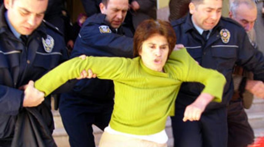 &Ccedil;i&ccedil;ekli dilek&ccedil;esi kabul edilmeyince olay &ccedil;ıkarttı