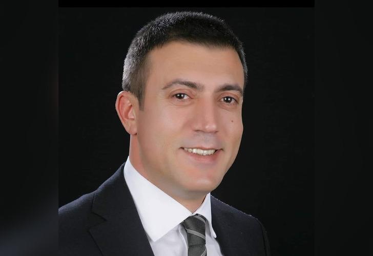 Kürsüde bir anda fenalaşıp yere yığılmıştı! AK Partili Hınıs Belediye Başkanı Erdoğan Eren hayatını kaybetti