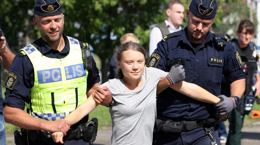 İklim aktivisti Greta Thunberg, İsveç eyleminde yaka paça gözaltına alınmıştı! Cezası belli oldu: Para cezasına çarptırıldı 