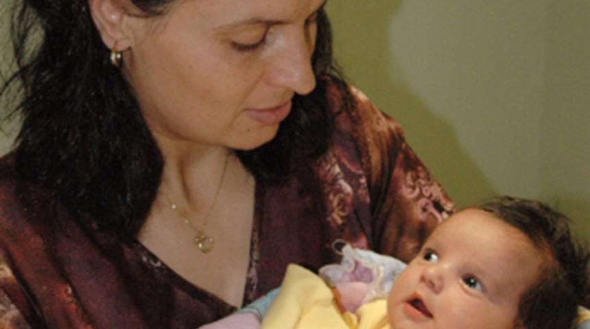 Bebeğe enfeksiyonlu iğne battı