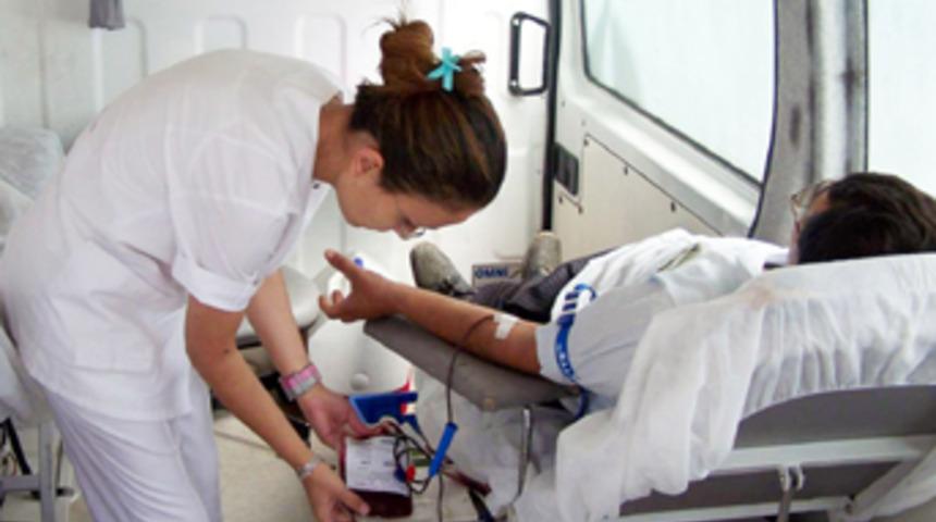 T&uuml;rk halkı 2006'da kan bağışına koştu