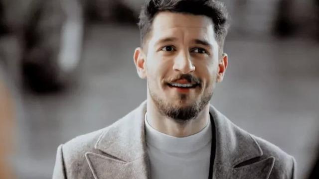 Uraz Kaygılaroğlu'nun yanlış anlaşılan paylaşımı gündem oldu! Yanımdaki çıplak değil