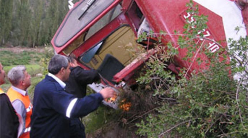 Tren otomobili bi&ccedil;ti: 2 &ouml;l&uuml;, 1 yaralı