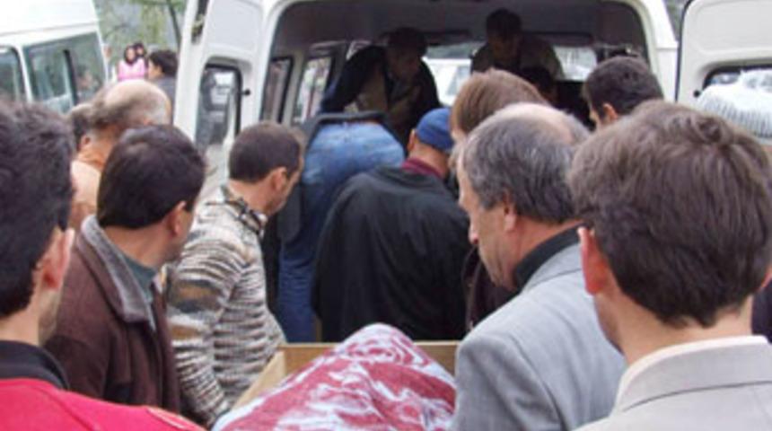 Aynı aileden 3 kişi zehirlenerek &ouml;ld&uuml;