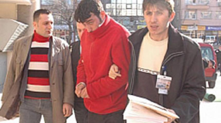 Başbakan'ın otob&uuml;s&uuml;n&uuml; taşlayan şahsa tutuklama