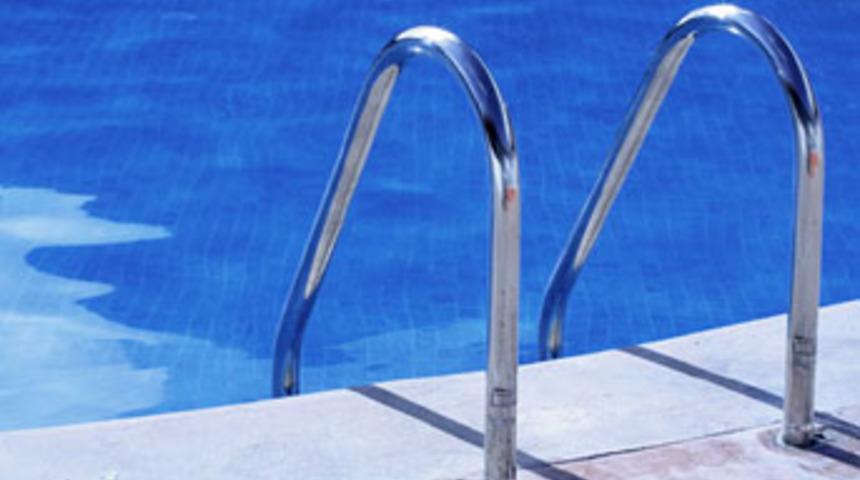 M&uuml;d&uuml;r&uuml;n &ccedil;ocuğu okul havuzunda &ouml;ld&uuml;