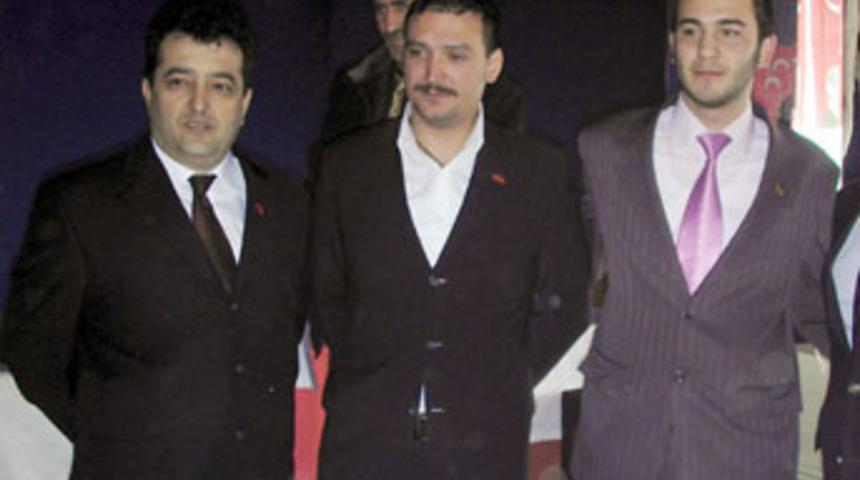 Manken Şenol İpek t&ouml;renle MHP'ye katıldı