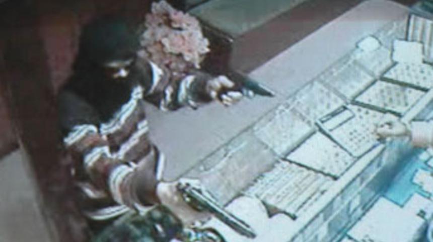 Kuyumcuda silahlı soygun girişimi