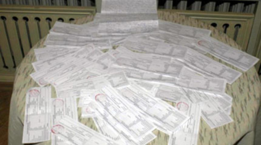 &Ccedil;&ouml;pl&uuml;kte se&ccedil;men bilgi kağıdı bulundu