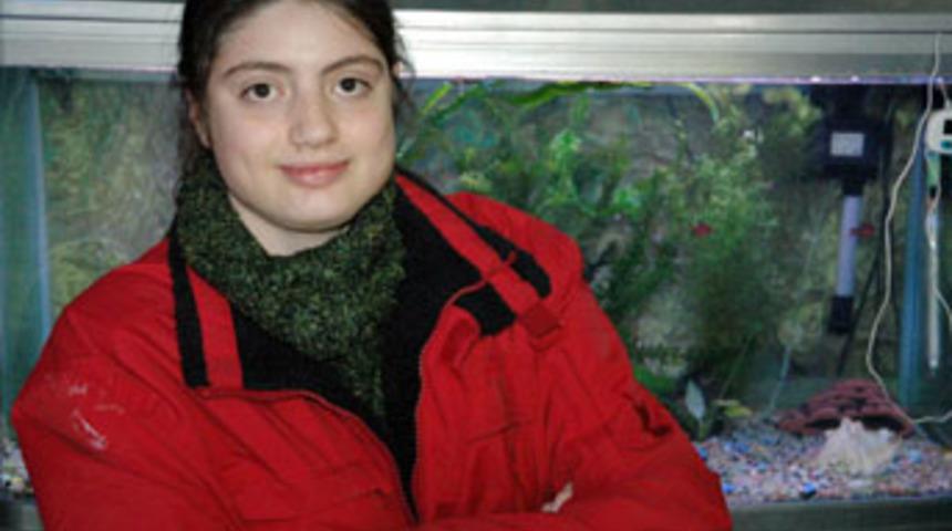 Parkinson hastası gen&ccedil; kızın &ccedil;aresizliği