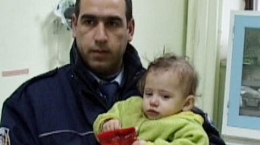 1 yaşındaki &ccedil;ocuğu sokağa terkettiler