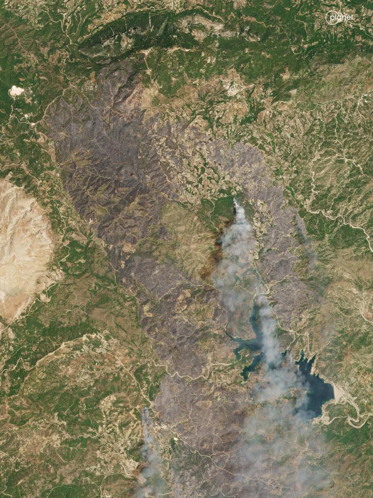 Uydu görüntüleri Rodos yangınının bilançosunu gösterdi! Tahliyeler sürüyor... Henüz kontrol altına alınmadı G4