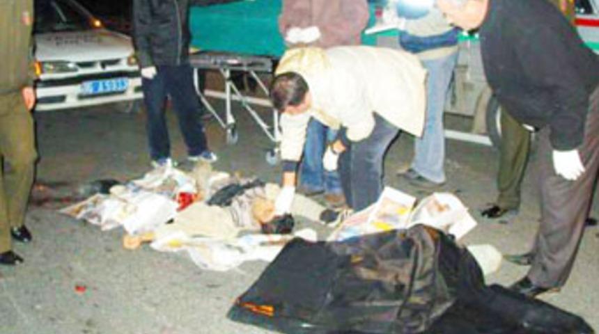 Oğlunu &uuml;niversiteye uğurlarken, otomobil altında kaldı