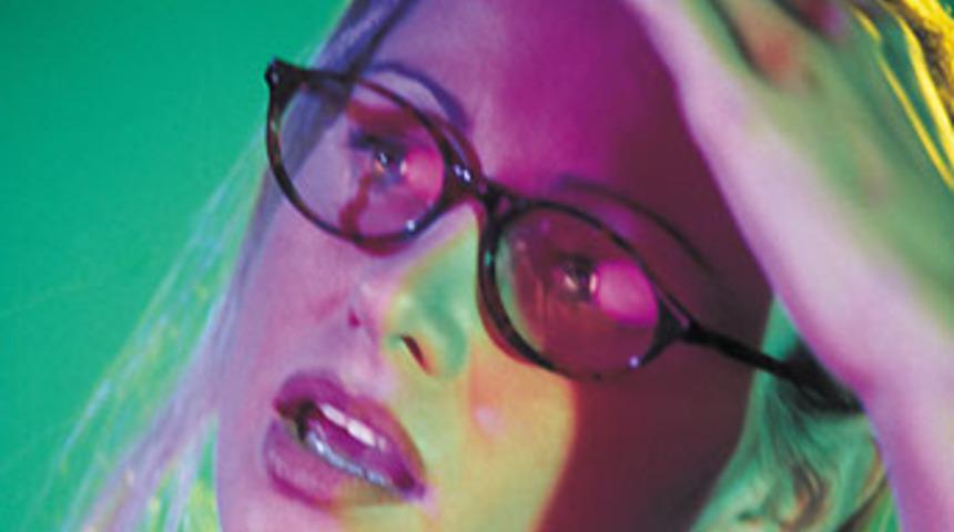 T&uuml;rk kadının % 11'i migren hastası