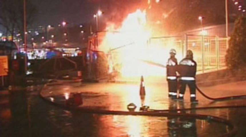 Merter'de benzin istasyonunda patlama