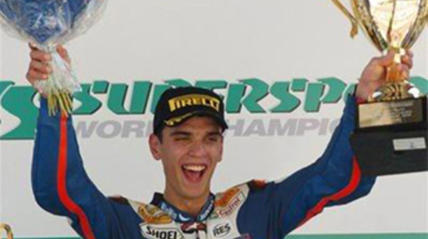 Motosiklet Şampiyonu Kenan'ın ailesi sevin&ccedil; i&ccedil;inde