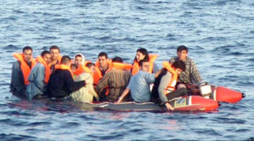 Yasadışı sınır ge&ccedil;mek isteyen 327 kişi yakalndı