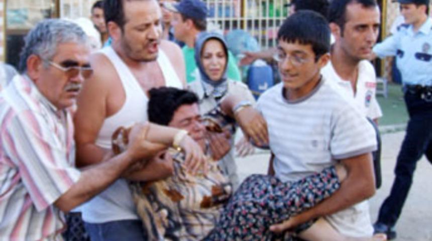 Yangında mahsur kalan aileyi itfaiye kurtardı