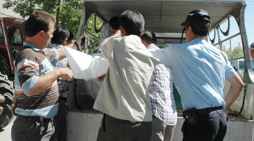 &Ouml;nce sevgilisini sonra kendisini vurdu