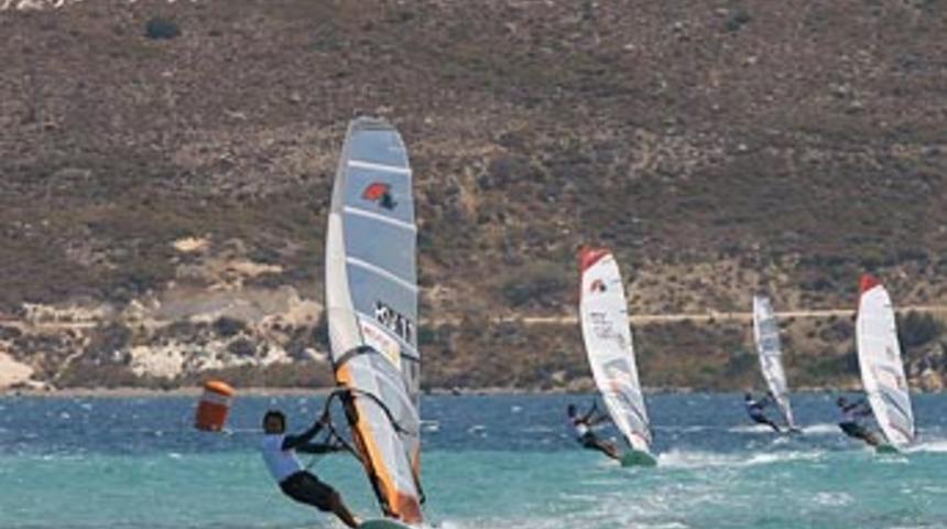 D&uuml;nyanın en hızlı Windsurf&ccedil;&uuml;leri Ala&ccedil;atı'da <font color="red">Galeri</font>