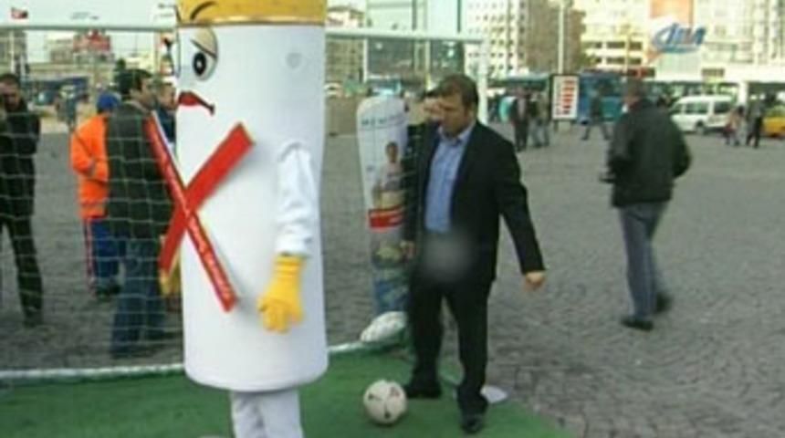 Tanju &Ccedil;olak'tan sigaraya boykot