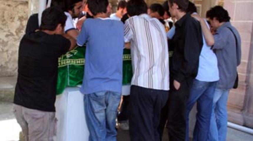 Sigara y&uuml;z&uuml;nden canından oldu