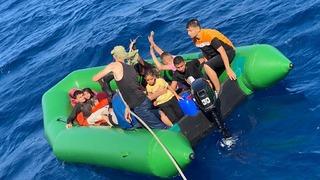 İzmir'de geri itilen 61 düzensiz göçmen kurtarıldı