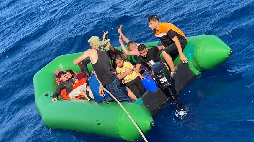 İzmir'de geri itilen 61 düzensiz göçmen kurtarıldı