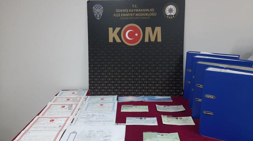 İzmir'de tefecilik operasyonunda 2 kişi gözaltına alındı