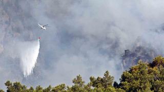 Günün ilk ışıklarıyla ekip sayısı arttı! Kemer'deki orman yangını sürüyor