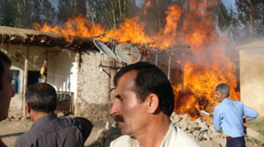 Ferik&ouml;y'de gecekondu yangını