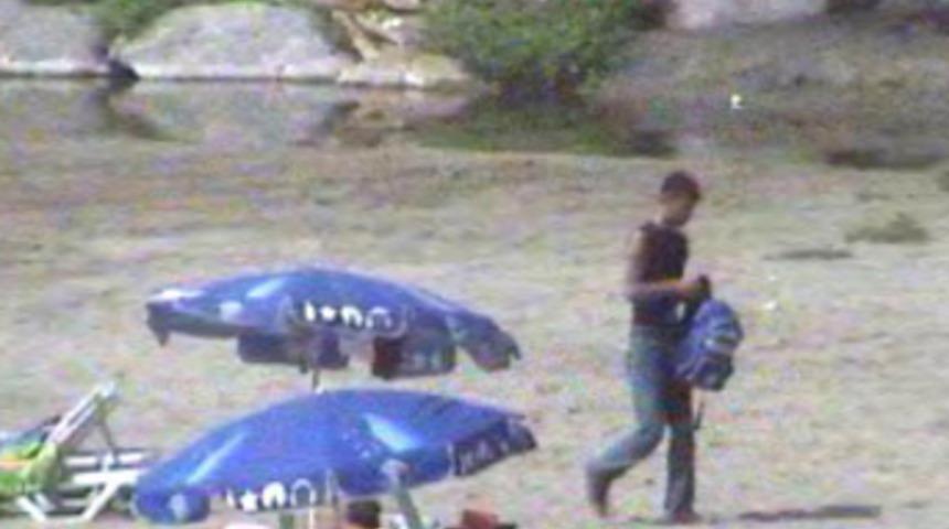 Plajdan hırsızlık saniye saniye g&ouml;r&uuml;nt&uuml;lendi