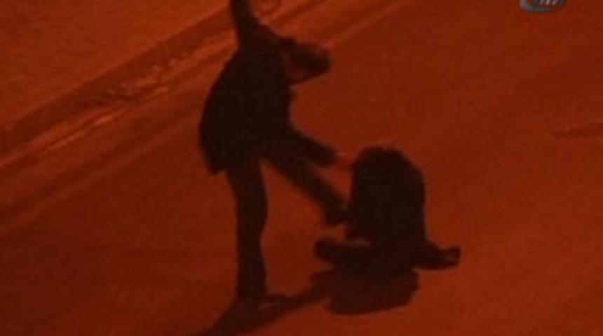 Sokak ortasında &ouml;ld&uuml;resiye dayak