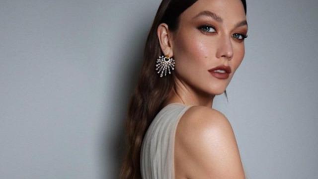 Victoria's Secret modeli Karlie Kloss güzellik sırrını açıkladı! Her sabah 20 saniye boyunca bu işlemi yapıyormuş