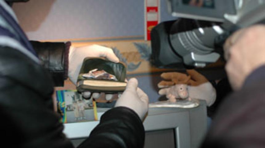 Uyuşturucuyu Kur'an-ı Kerim'e sakladılar